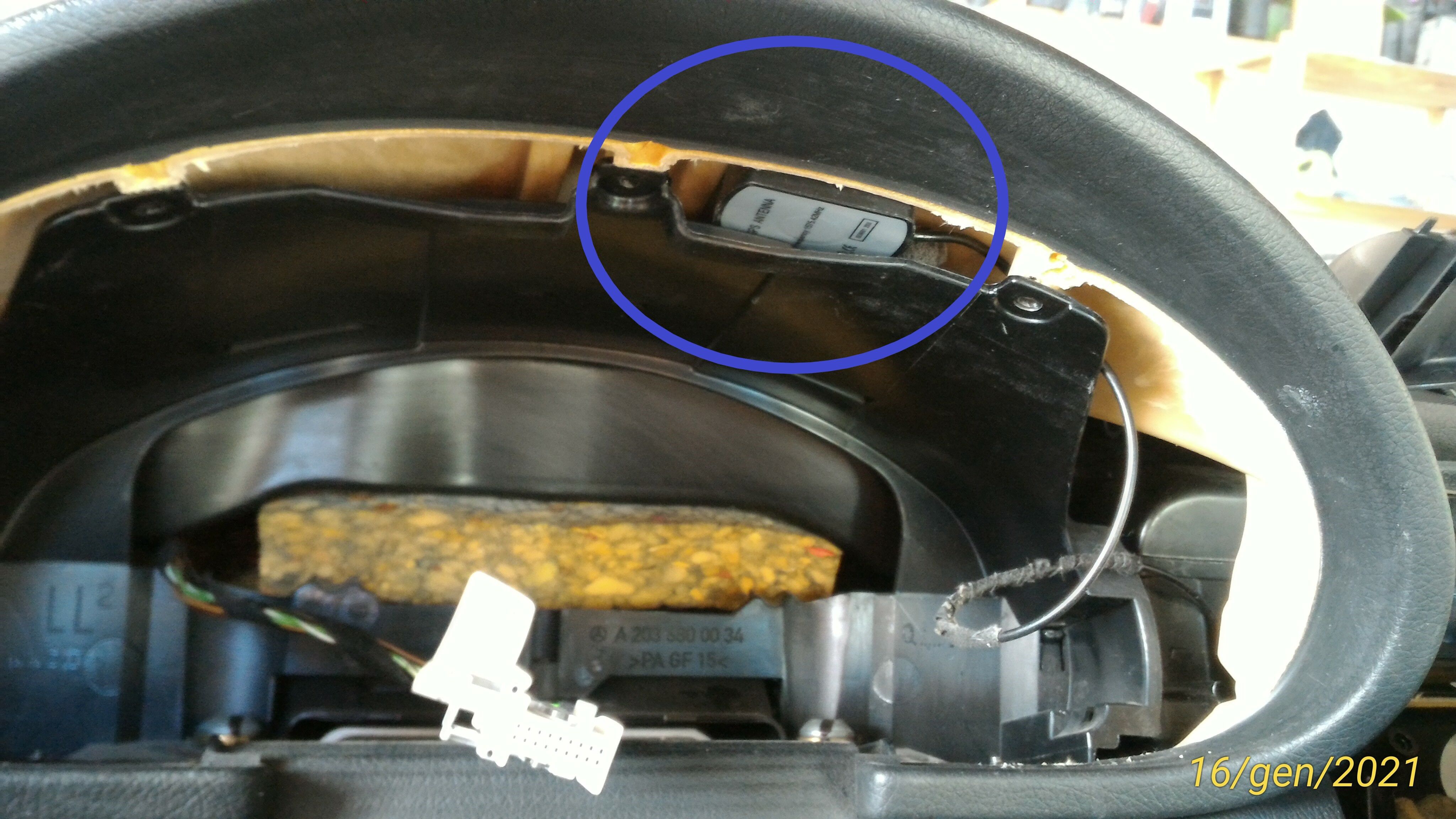 Antenna sat evidenziata.jpg